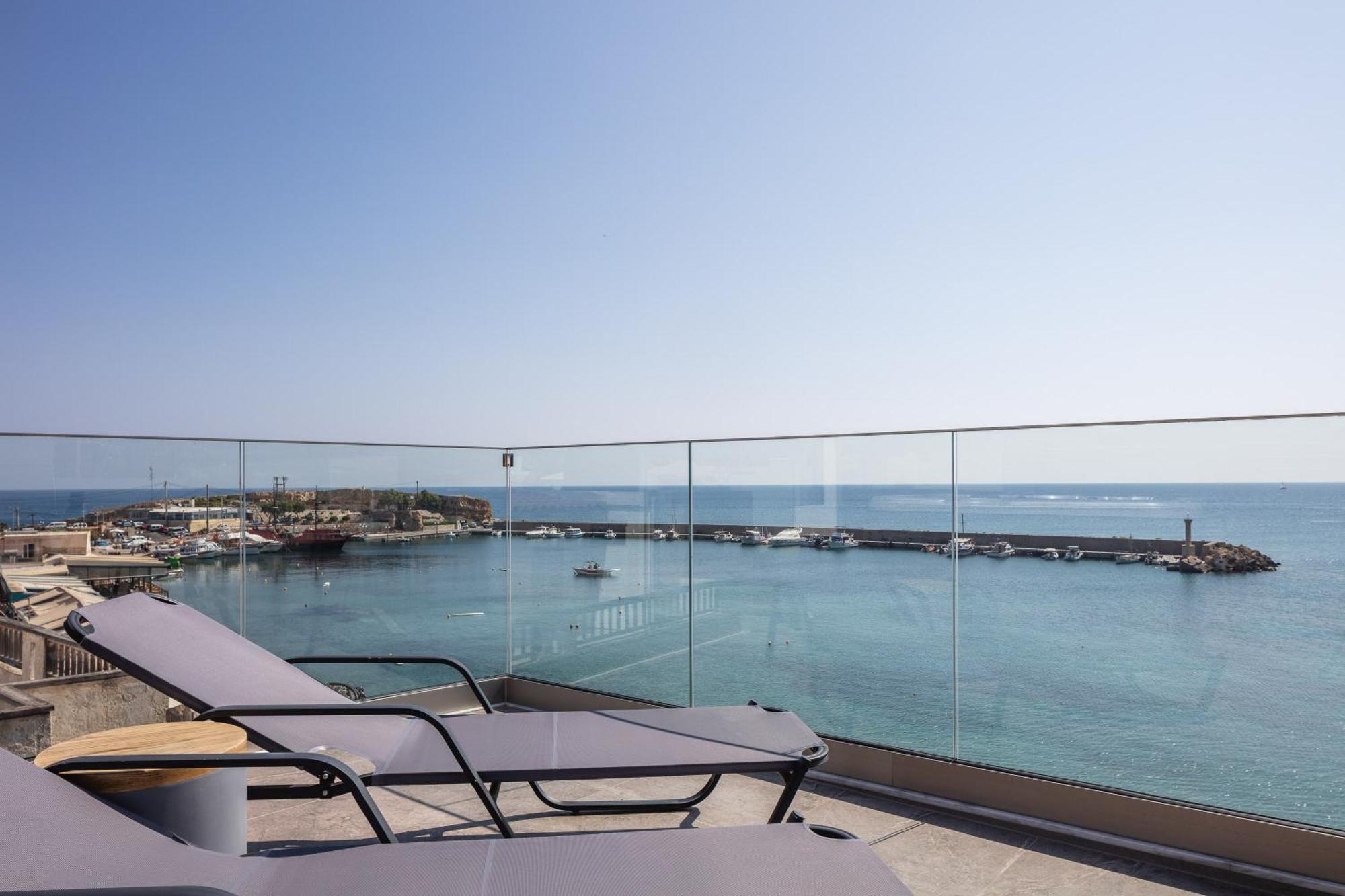 Skipper Beachfront Suites Херсонісос Екстер'єр фото