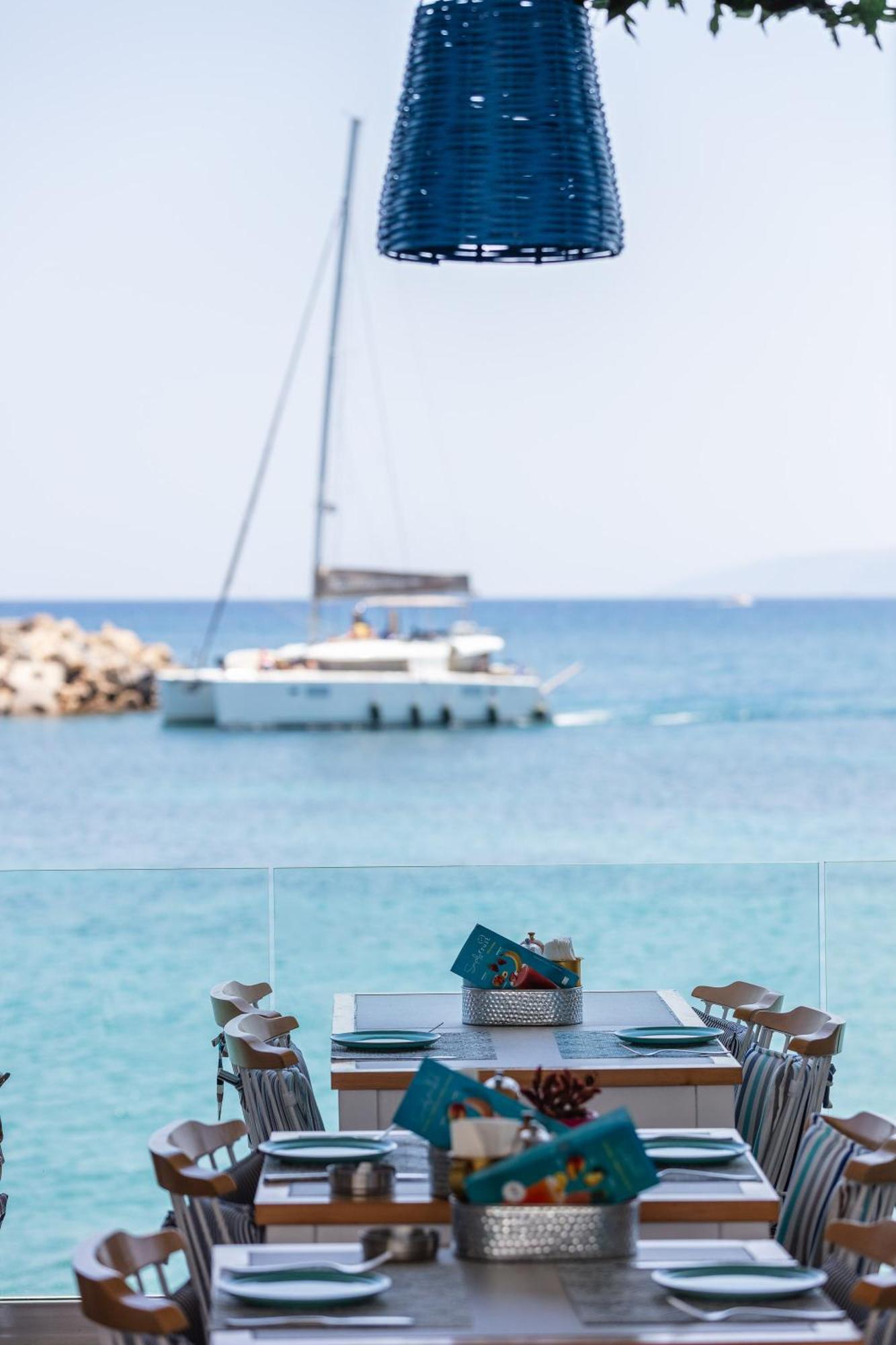 Skipper Beachfront Suites Херсонісос Екстер'єр фото