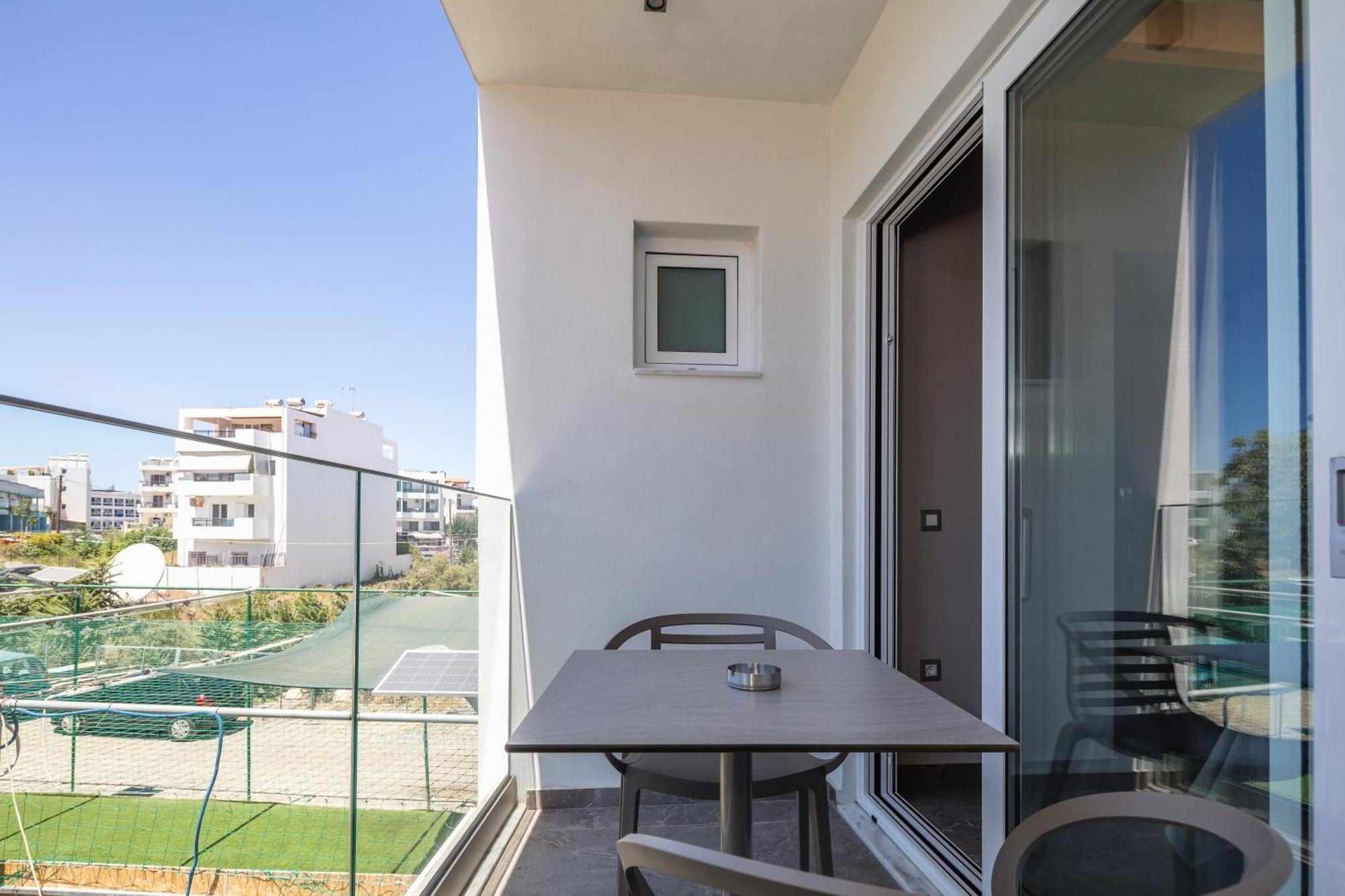 Skipper Beachfront Suites Херсонісос Номер фото