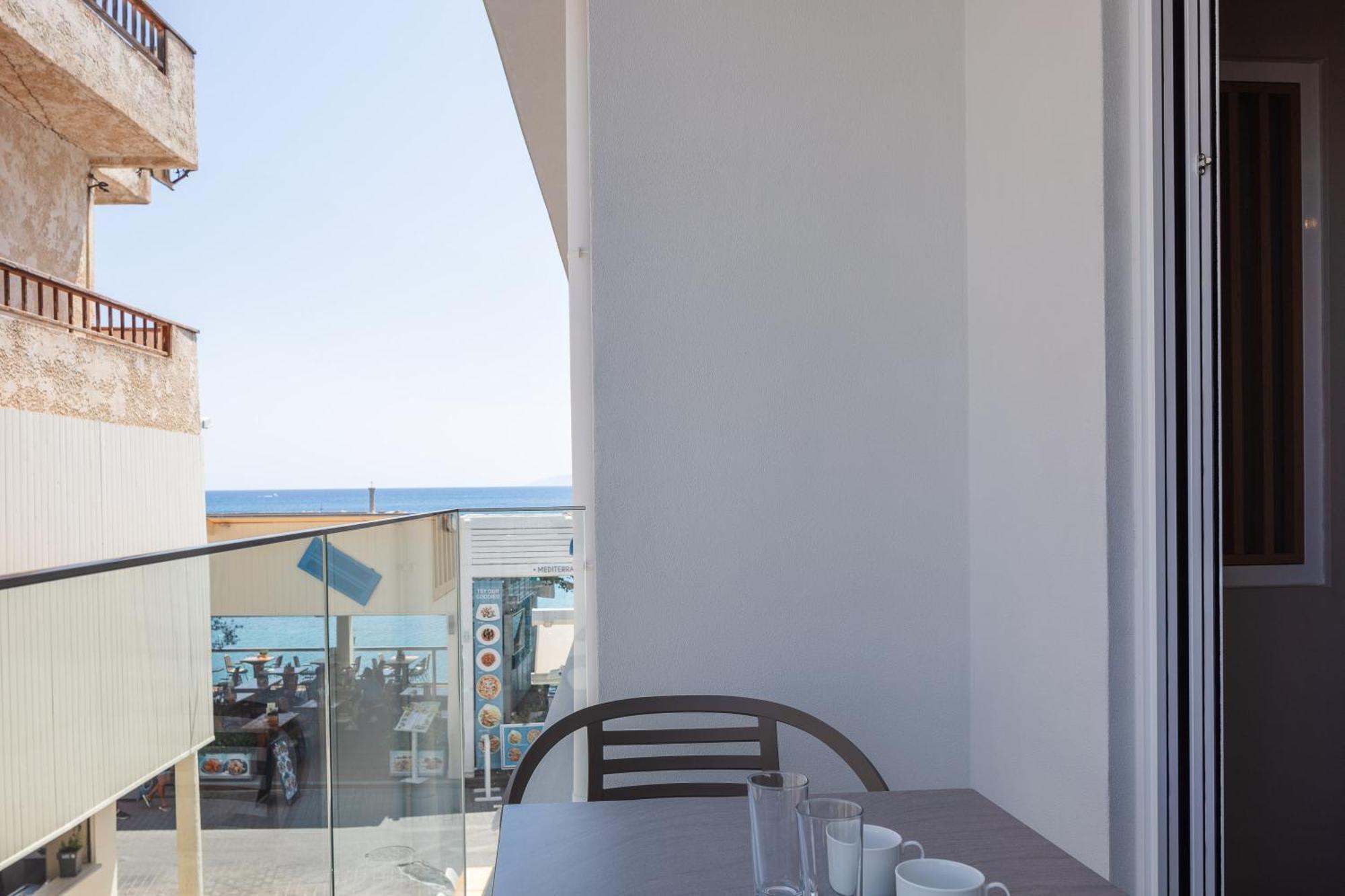 Skipper Beachfront Suites Херсонісос Екстер'єр фото
