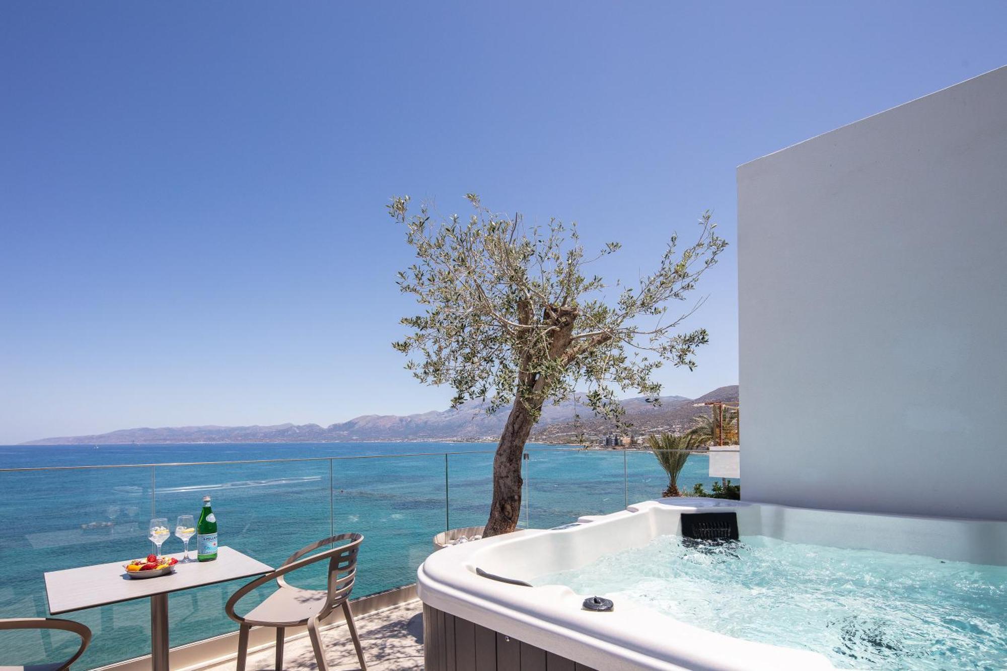 Skipper Beachfront Suites Херсонісос Екстер'єр фото
