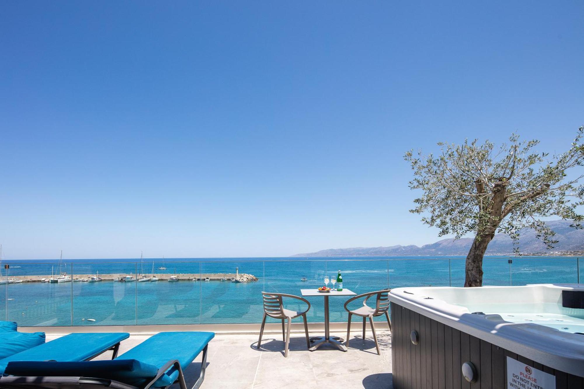 Skipper Beachfront Suites Херсонісос Екстер'єр фото